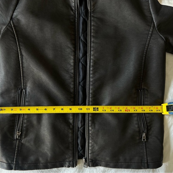 leather jacket - Picture 3 of 7